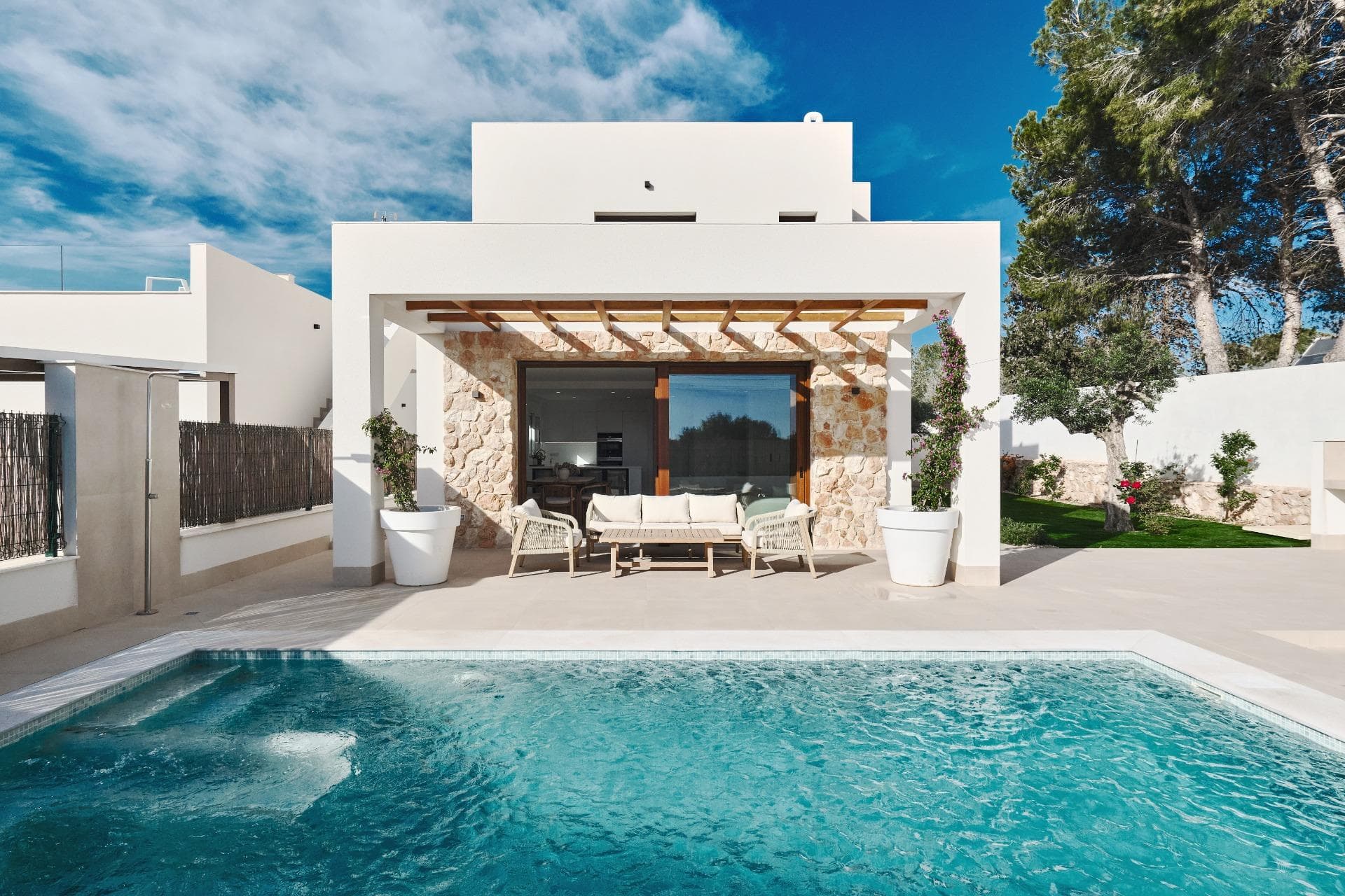 Luxusvilla mit 3 Schlafzimmern und privatem Pool in Orihuela Costa Diese wunderschöne Vill