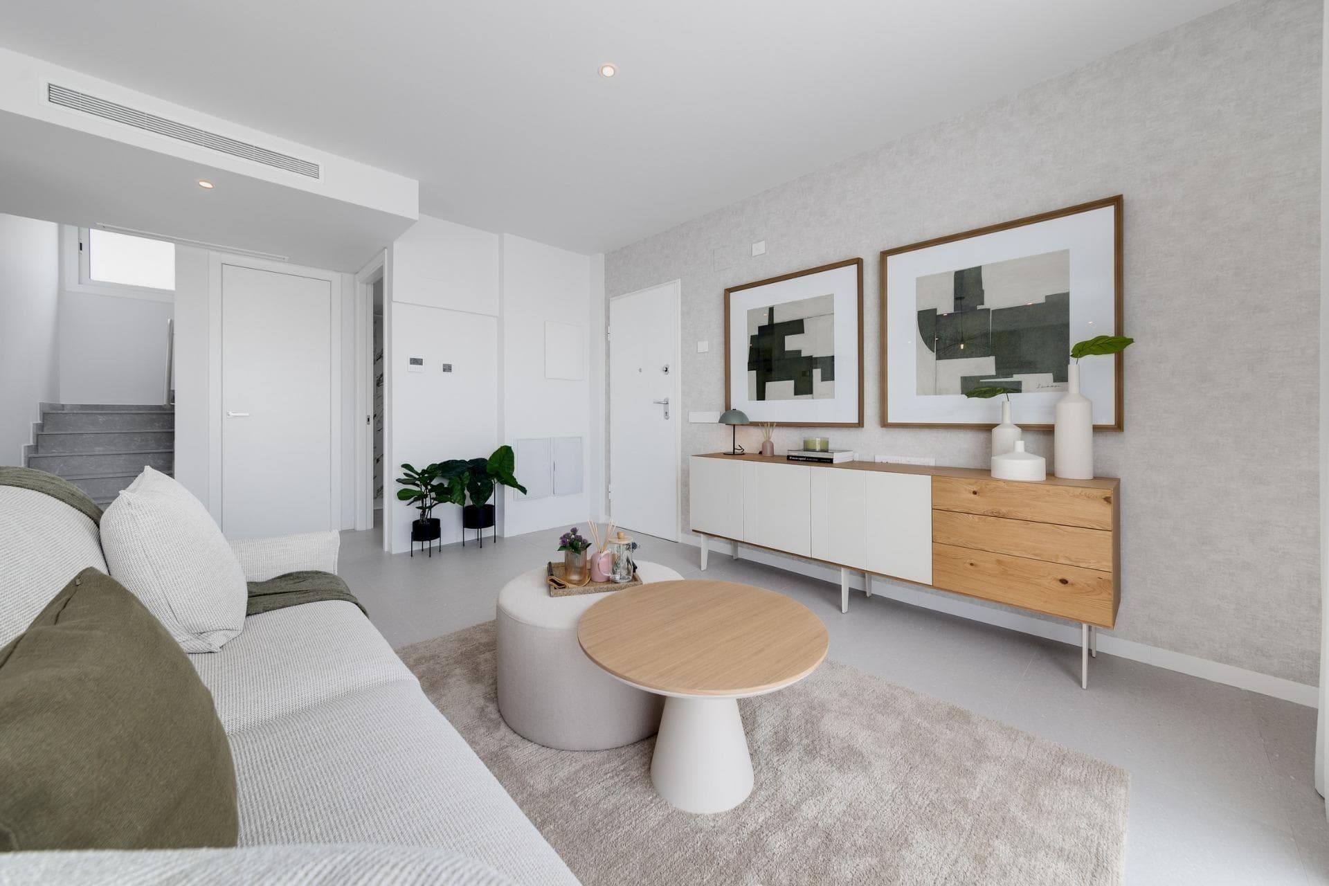 Bau unabhängiger Neubauvillen mit privaten Pools und modernen Oberflächen Vorschau 4