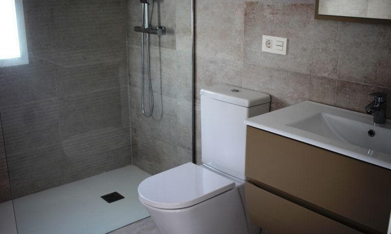 MODERNE NEU GEBAUTE VILLA MIT 3 SCHLAFZIMMERN UND PRIVATEM POOL IN LA ROMANA (ALICANTE) Fa Vorschau 5