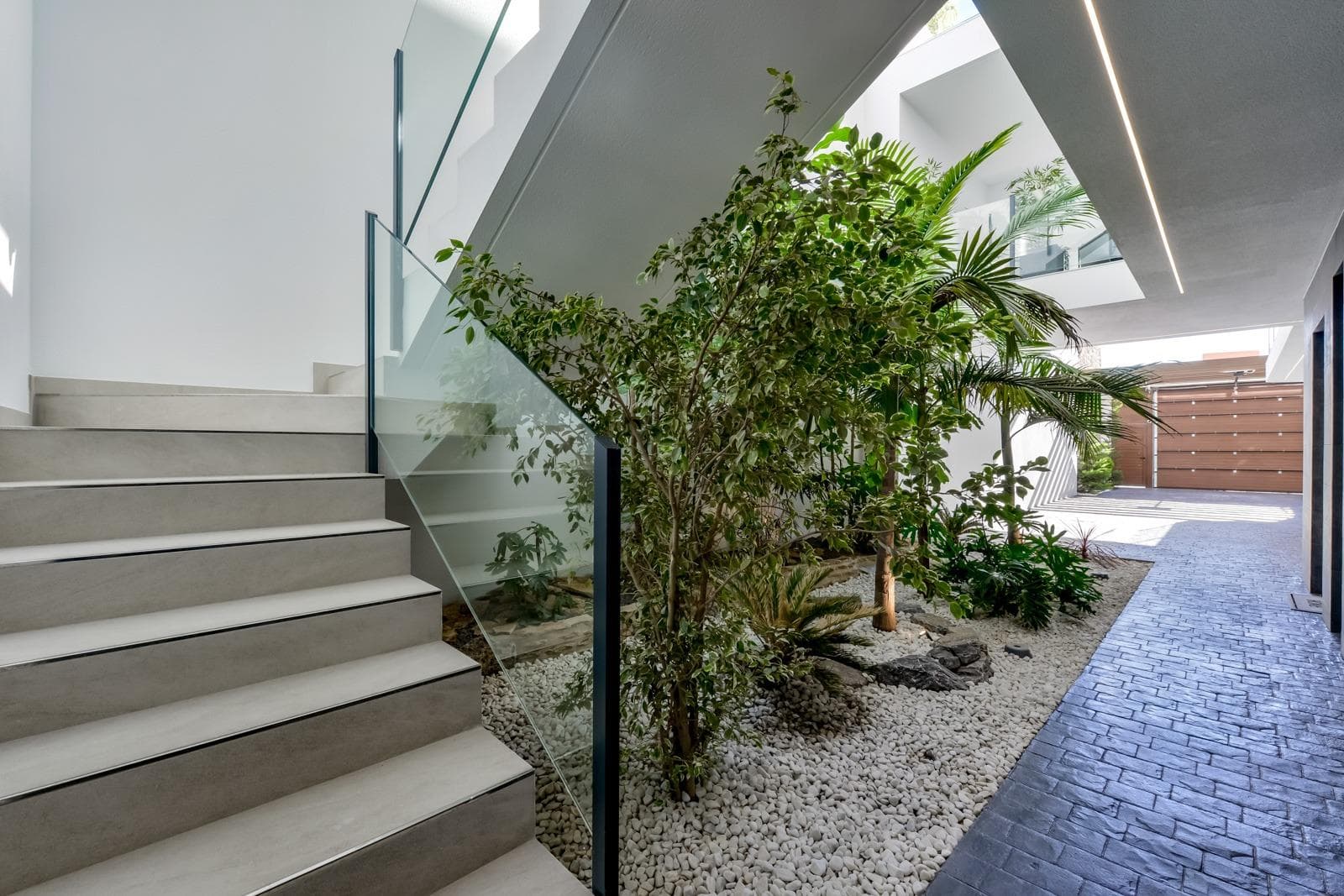 BEZUGSFERTIGE LUXUSVILLA MIT HERRLICHEM MEERBLICK IN FINESTRAT Neubau-Luxusvilla mit Meerb Vorschau 6