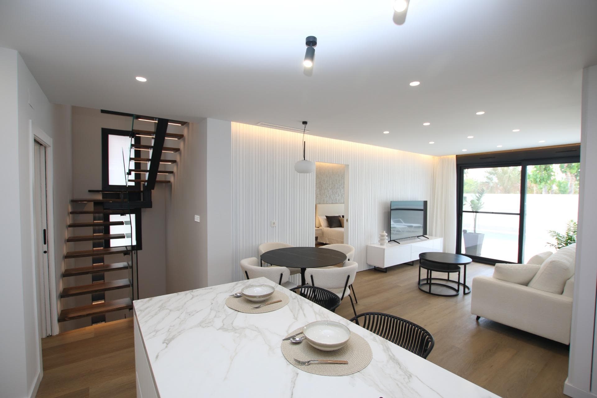 WUNDERSCHÖNE NEUBAU VILLA NUR 5 MINUTEN VOM STRAND IN PILAR DE LA HORADADA Neubau-Villen i Vorschau 4