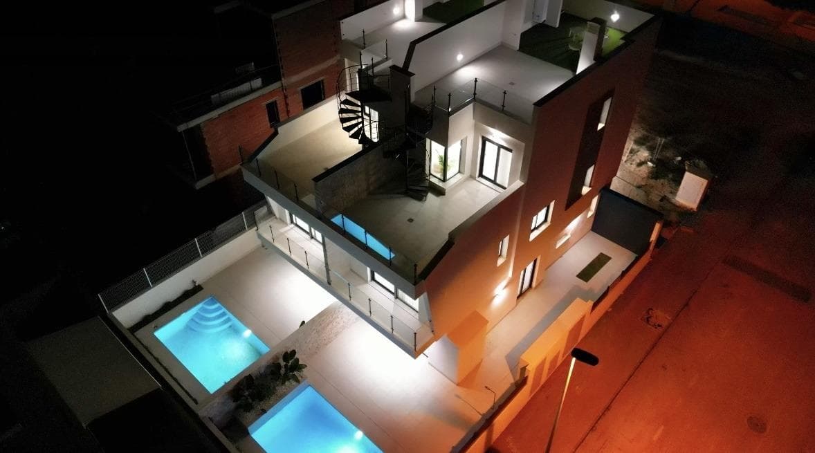 Doppelhaushälfte zu verkaufen mit privatem Pool in Guardamar del Segura Neubau einer Wohna Vorschau 2