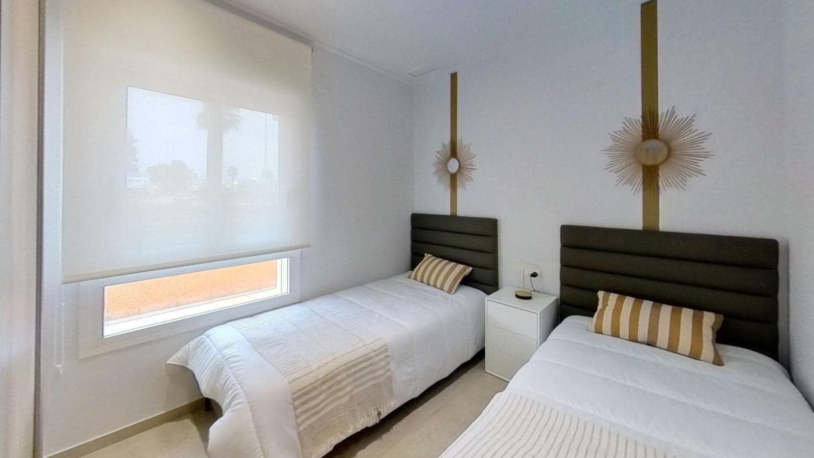 WOHNUNG IM ERDGESCHOSS MIT PRIVATEM GARTEN, GUARDAMAR DEL SEGURA Diese Wohnungen haben 3 S Vorschau 5