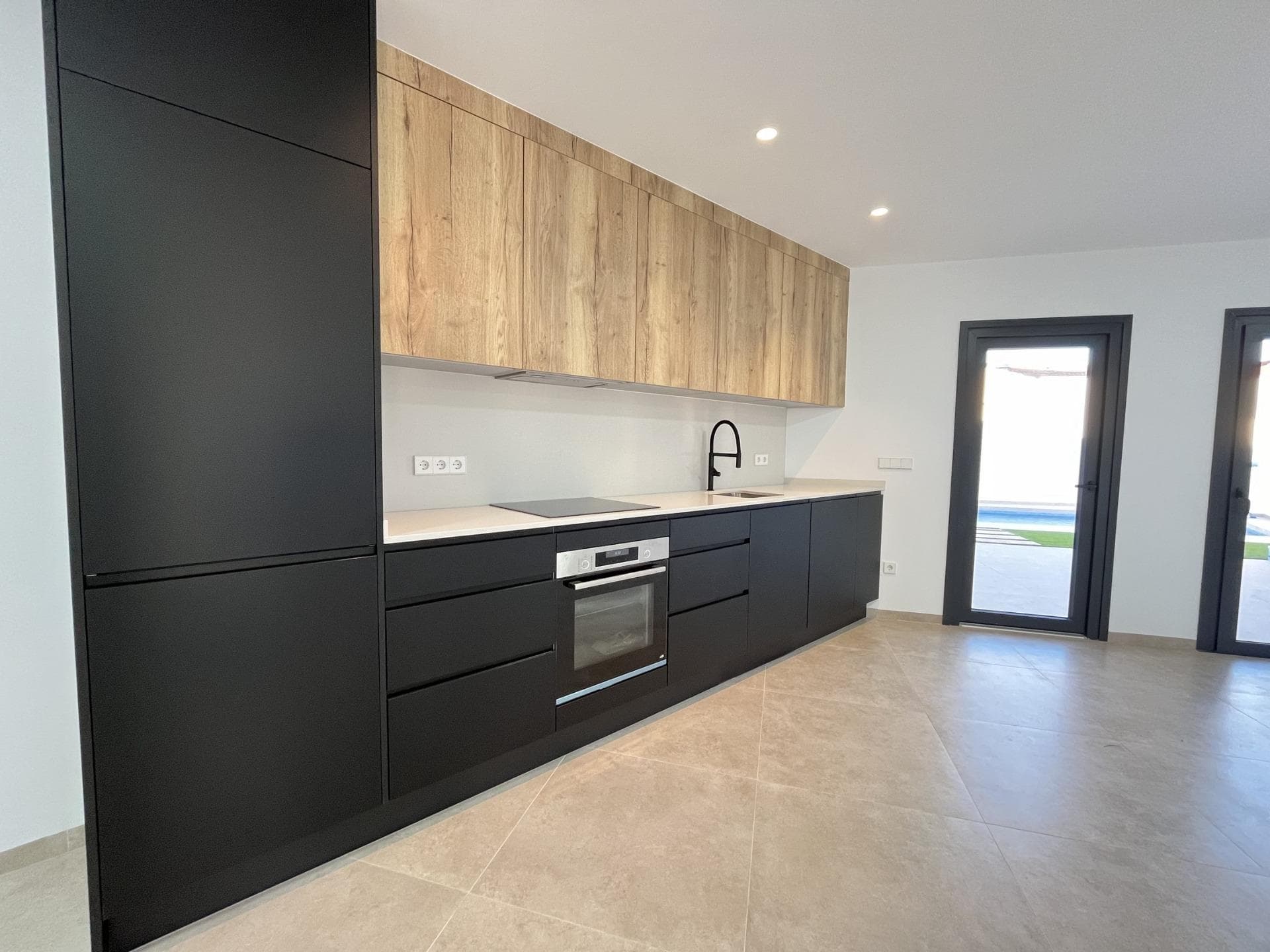 Brandneue Villa mit 3 Schlafzimmern und privatem Pool 500 Meter vom Strand entfernt in San Vorschau 6