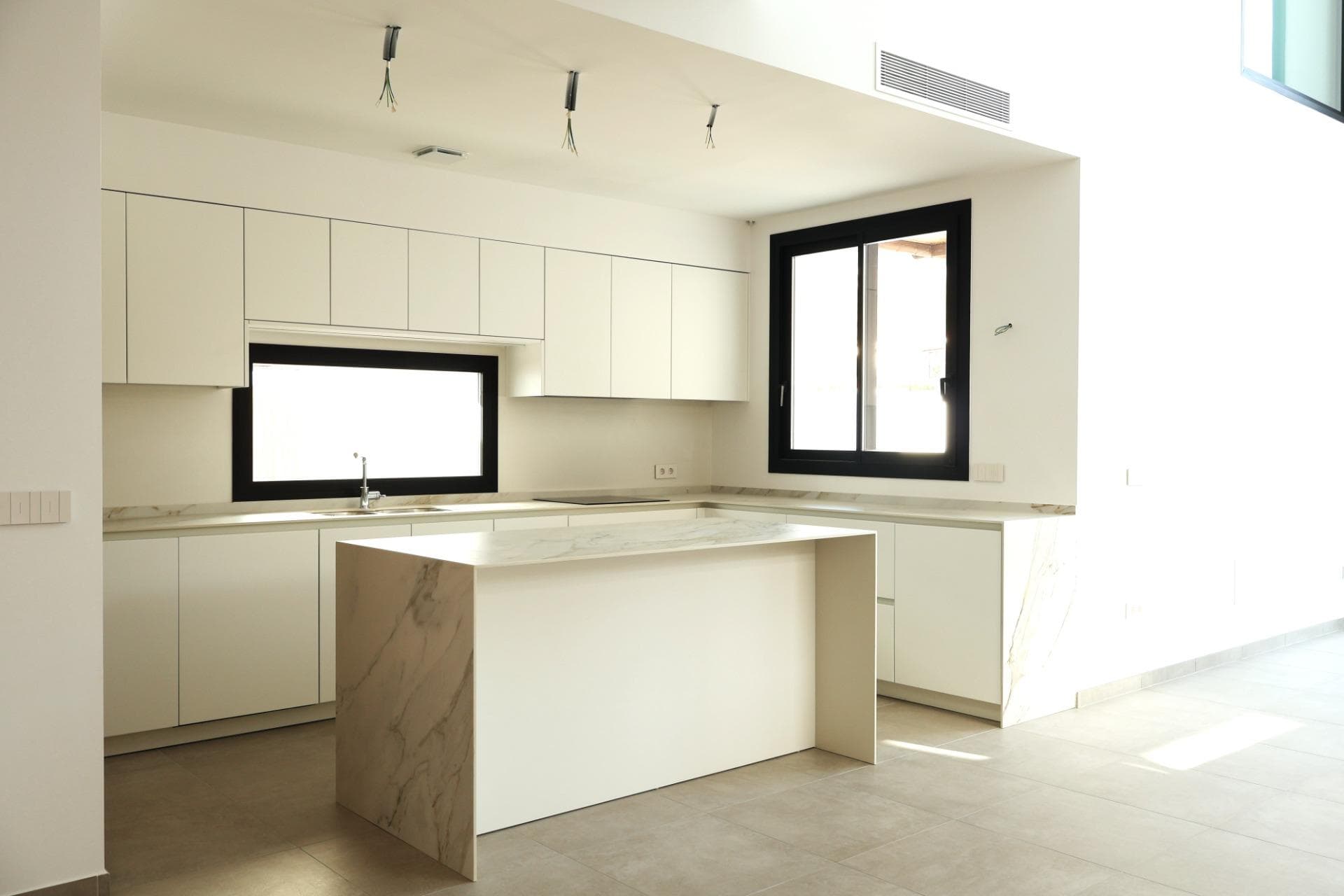 Exklusive Villa mit 4 Schlafzimmern, privatem Pool und Whirlpool in El Albir zu verkaufen  Vorschau 5