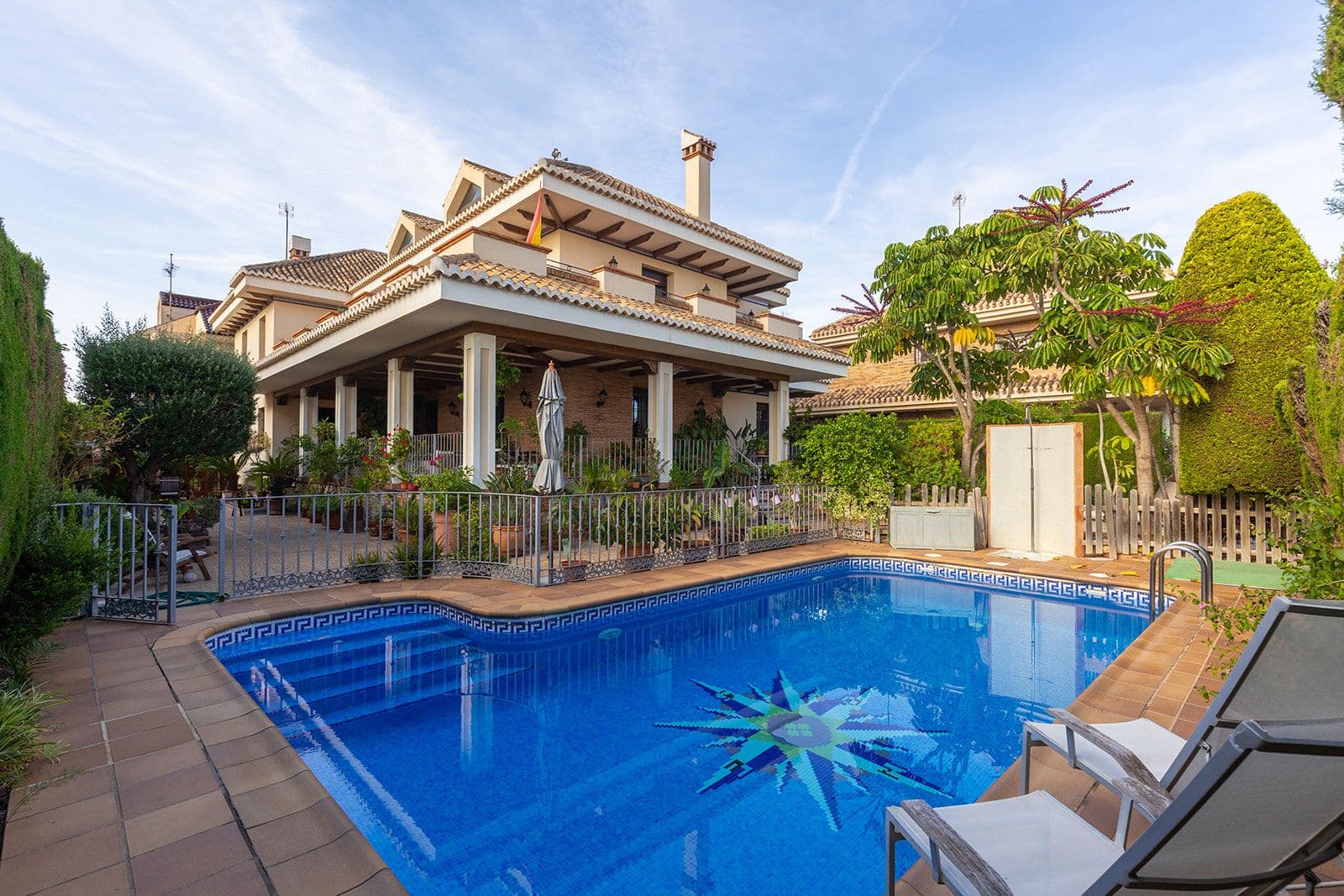 Descubre esta espectacular villa independiente en venta en La Veleta, Torrevieja (Costa Bl