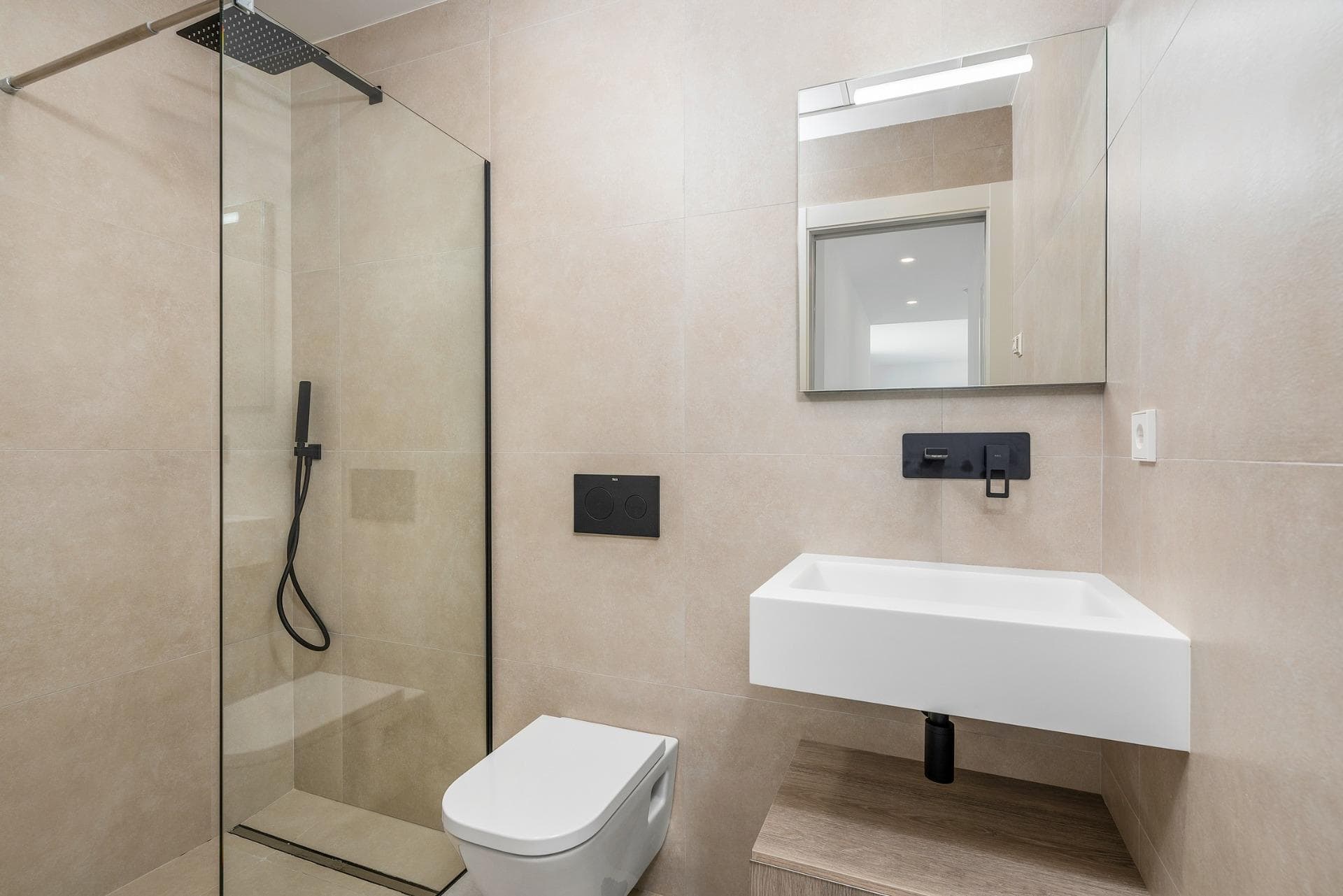 Fantastische einstöckige Villa mit 3 Schlafzimmern, Solarium und privatem Pool zum Verkauf Vorschau 4