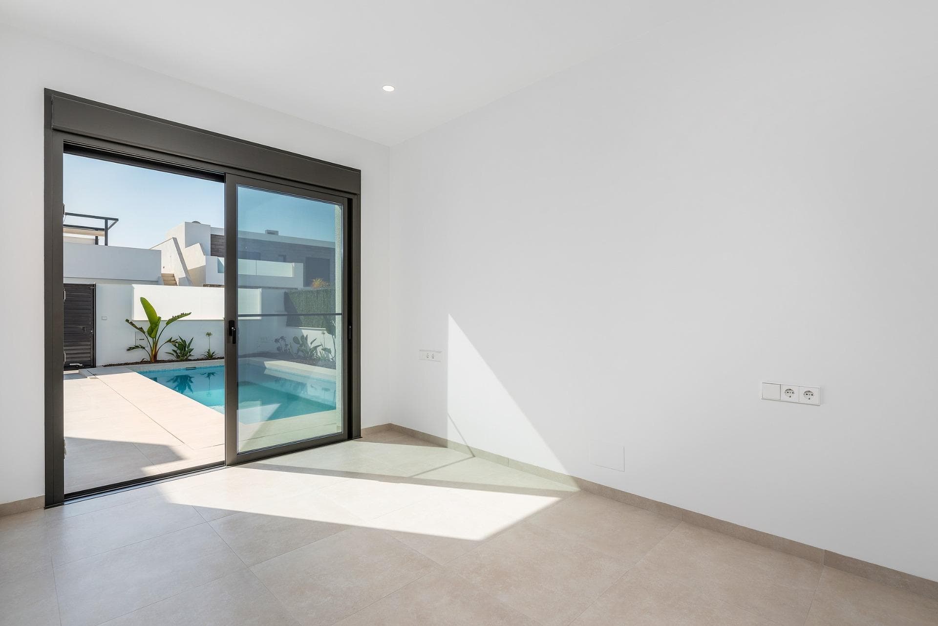 Fantastische einstöckige Villa mit 3 Schlafzimmern, Solarium und privatem Pool zum Verkauf Vorschau 6