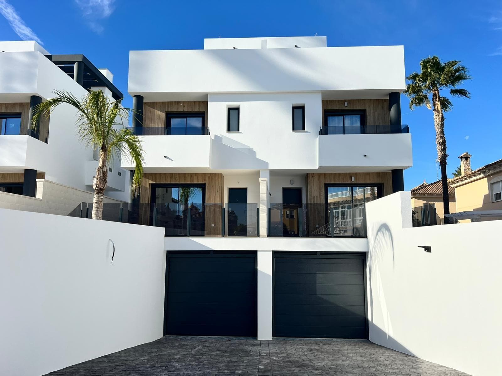 Reihenhausvilla mit 3 Schlafzimmern, Garage und privatem Solarium in Benferri (Alicante)