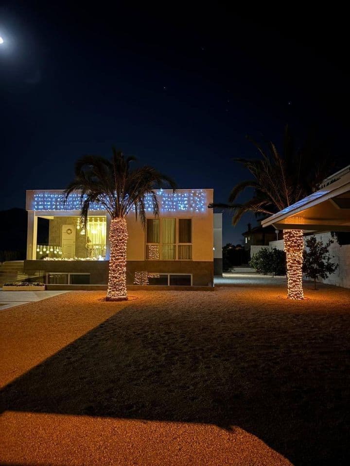 Hoy os traemos esta preciosa villa de lujo, en la exclusiva y demandada urbanización de Mo Vorschau 4