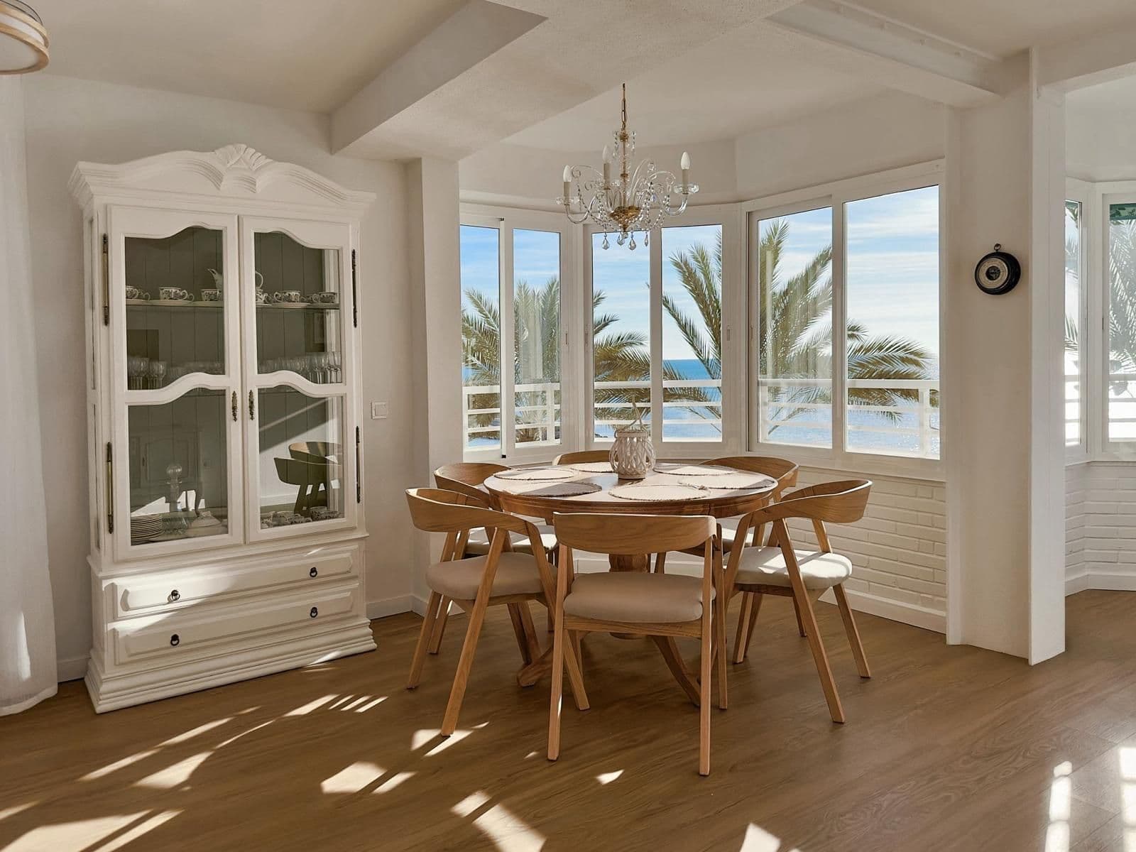 A la venta este gran apartamento con impresionantes vistas al mar Vorschau 3