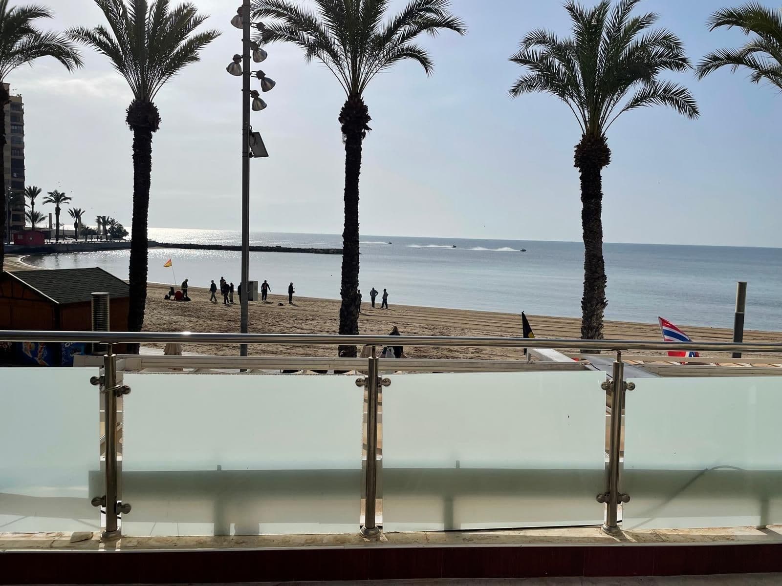 Estamos felices de presentarles esta moderna casa de dos plantas en esquina todo exterior,