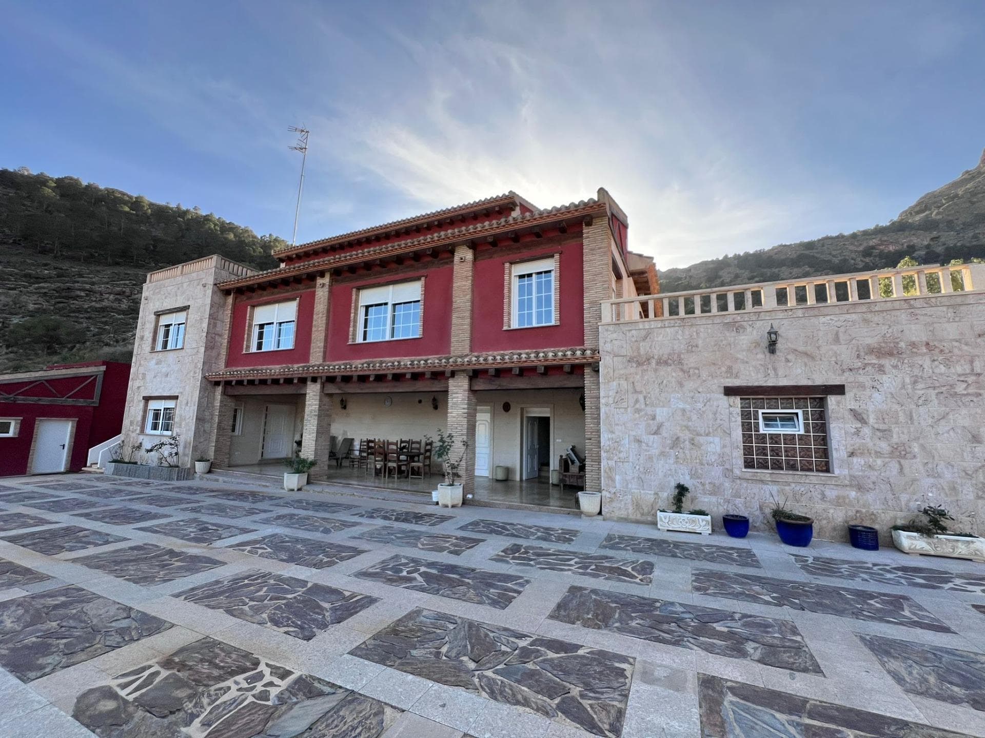 Os presentamos esta maravillosa villa de lujo con un estilo rústico ubicada en la pedanía  Vorschau 3