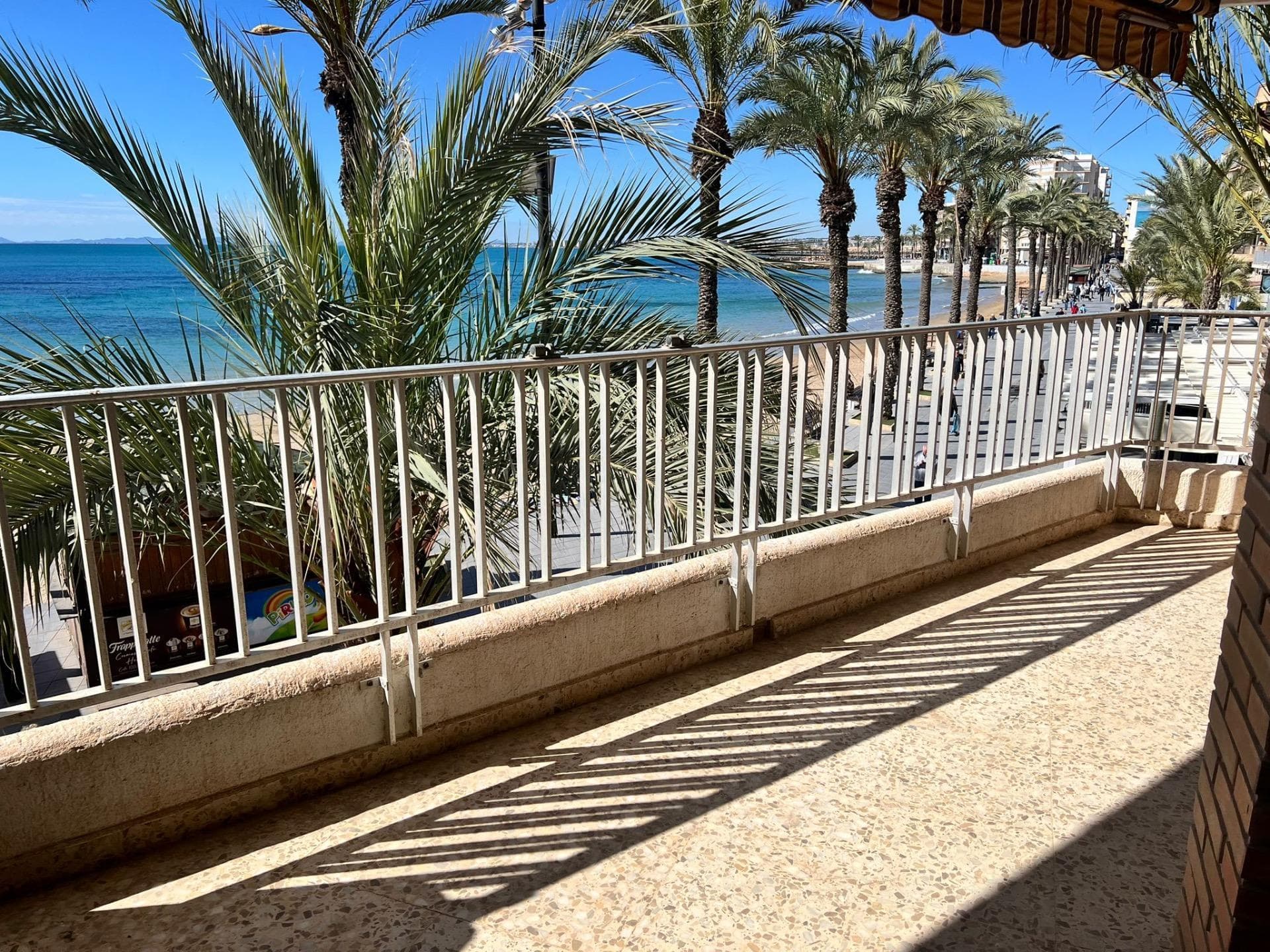 Os presentamos este maravilloso piso ubicado en primera línea de la playa del cura en Torr Vorschau 2