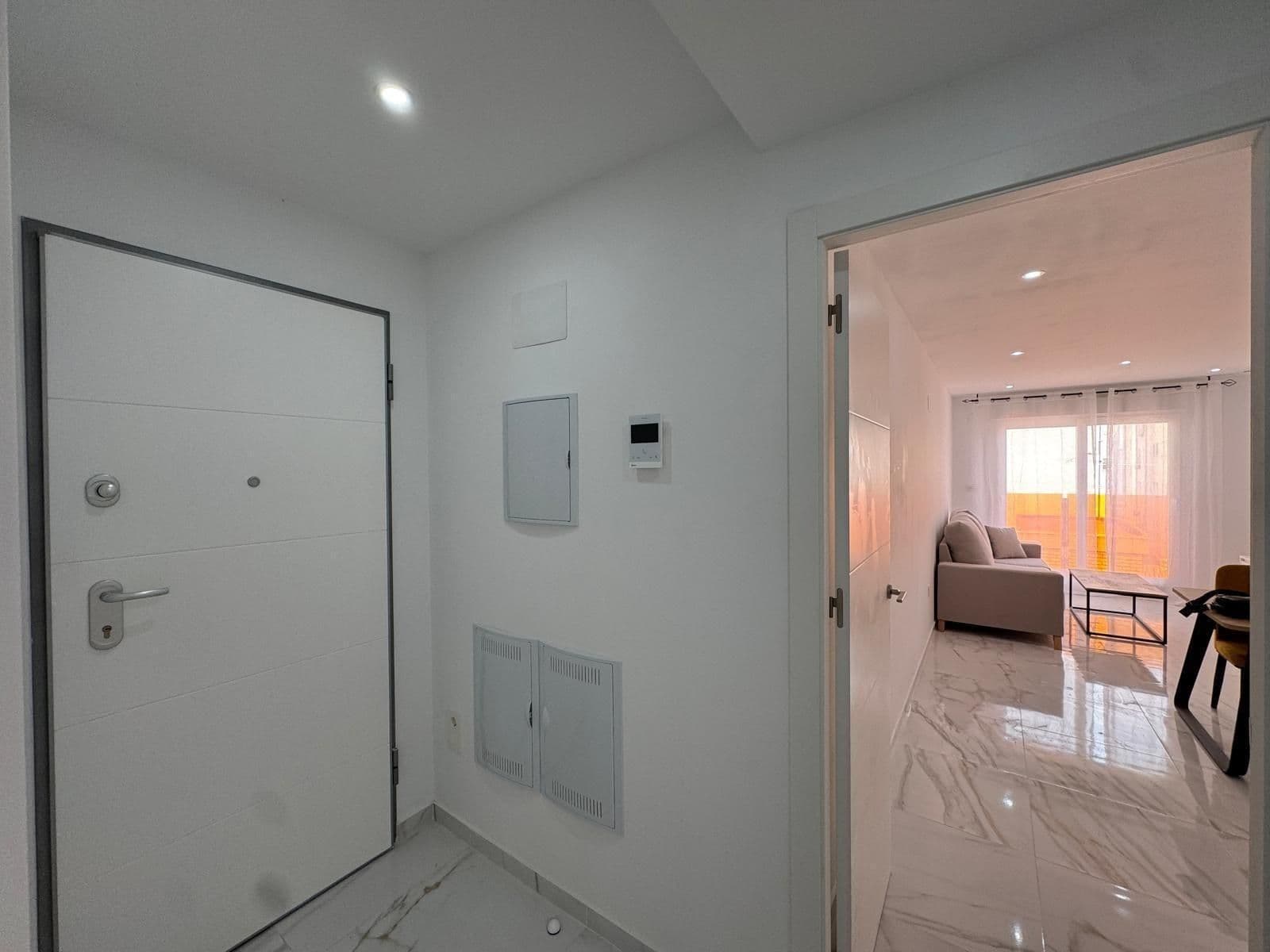 Descubre este exclusivo apartamento de dos dormitorios a estrenar en el corazón de Torrevi Vorschau 3