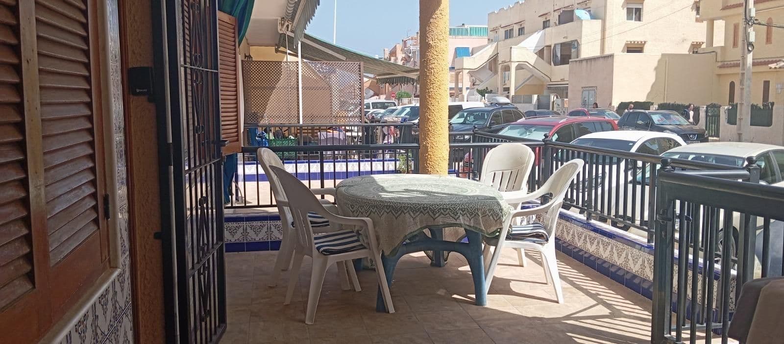 Descubre este encantador apartamento en planta baja ubicado en la codiciada zona de La Mat Vorschau 4