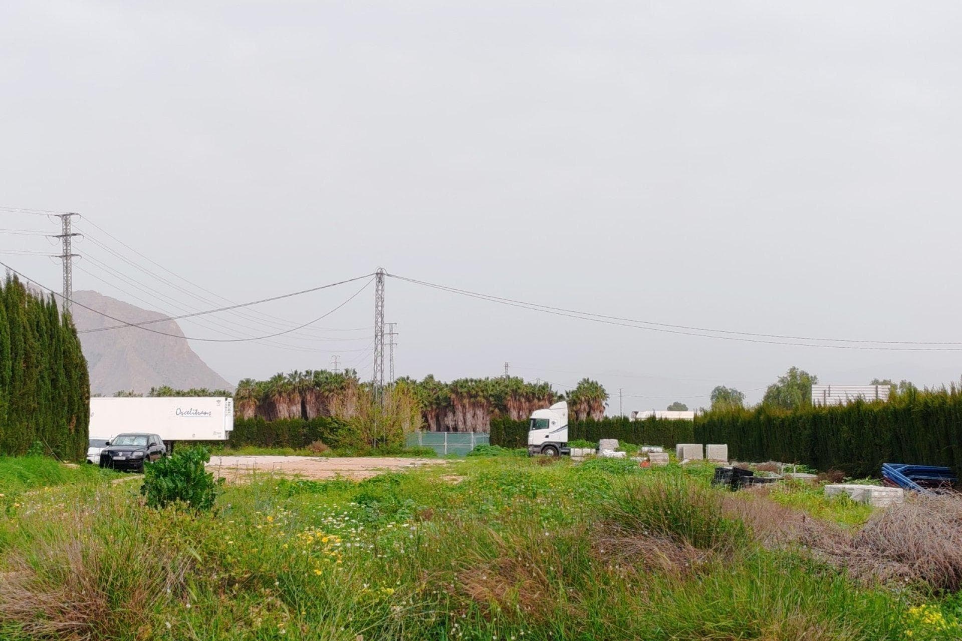 En una ubicación de alta visibilidad y paso constante en Orihuela, se encuentra esta parce Vorschau 6