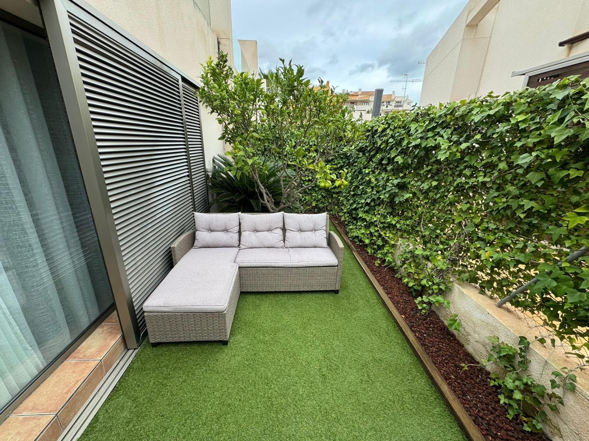 Descubre este encantador chalet adosado ubicado en la deseada zona de Punta Prima, Torrevi Vorschau 5