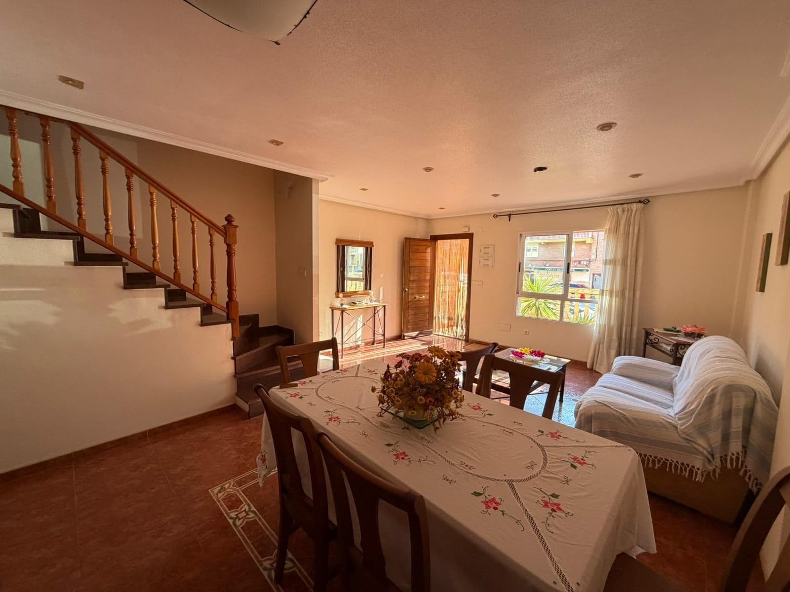 Descubre este espectacular adosado en la encantadora ciudad de Guardamar del Segura, situa Vorschau 5