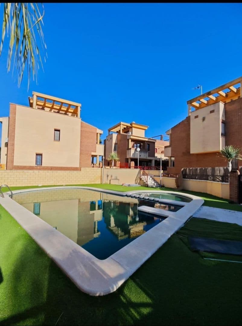 Descubre este encantador dúplex situado en la tranquila localidad de Benferri, dentro de l Vorschau 2