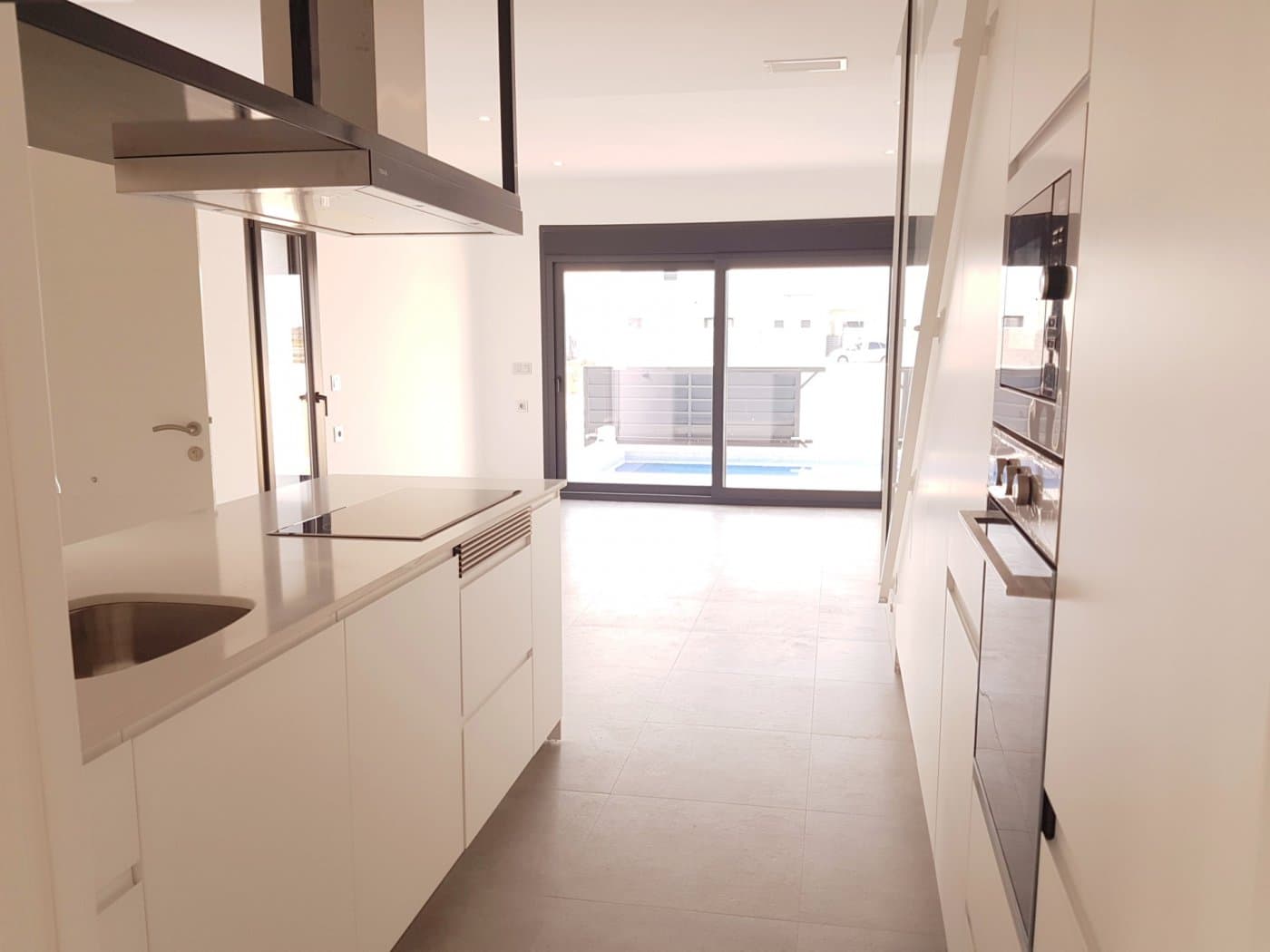 NEUBAU 3 SCHLAFZIMMER VILLEN MIT SCHWIMMBAD IN DAYA NUEVA(ALICANTE) Neubau Villa zum Verka Vorschau 5