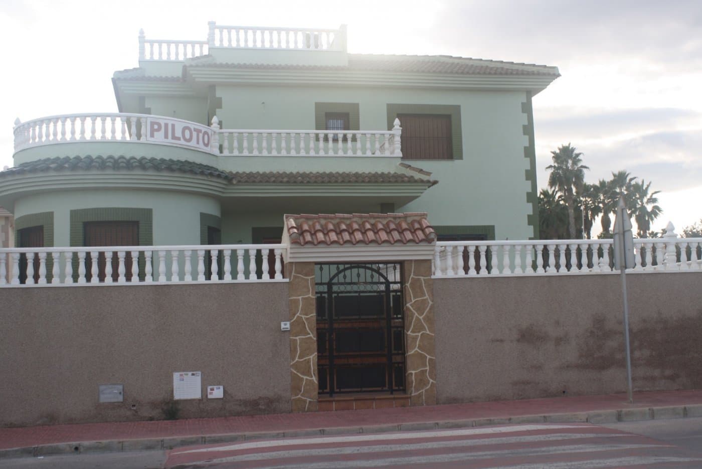 Fantástico Chalet Estilo Mediterráneo en Los Altos de Torrevieja con 3 Dormitorios y 4 Bañ