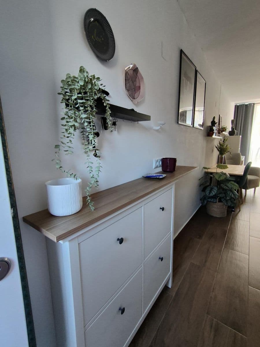 Os presentamos este bonito y moderno estudio ubicado en la playa de La Mata (Torrevieja),