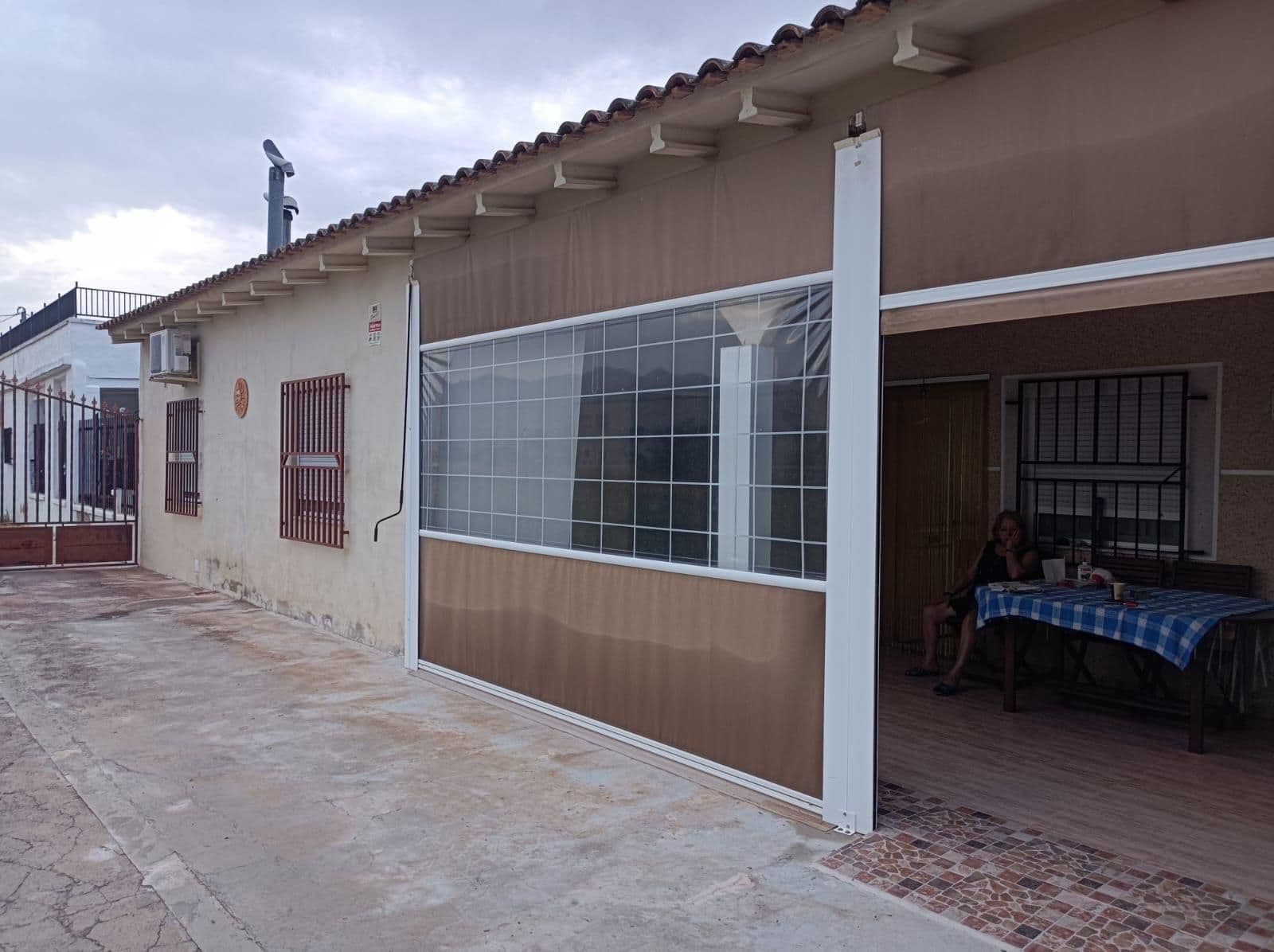 Os presentamos esta bonita y amplia casa de campo ubicada en el tradicional municipio de G