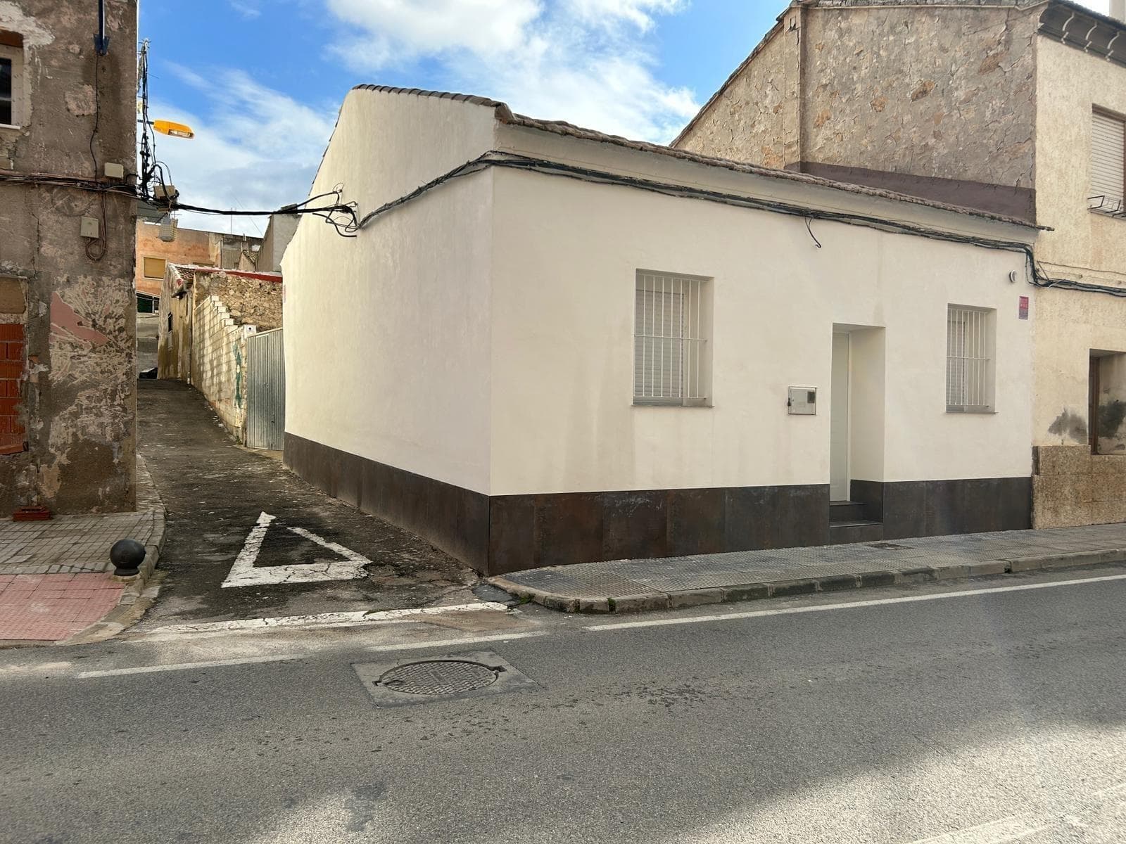 Komplett renoviertes Haus mit großer Terrasse in Hurchillo Entdecken Sie diese Immobilie i